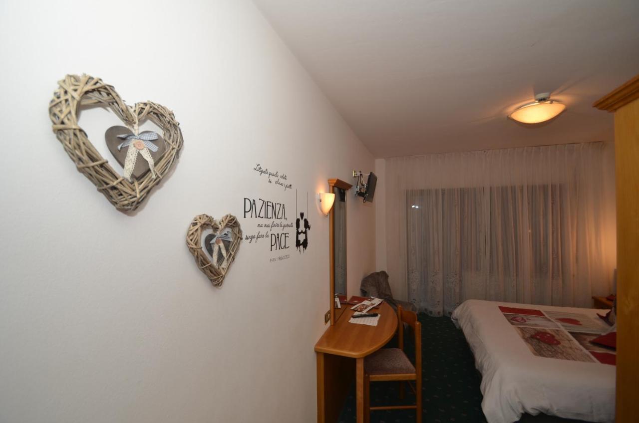 Hotel Albe ร็อคคา ปิเอโตเร ภายนอก รูปภาพ
