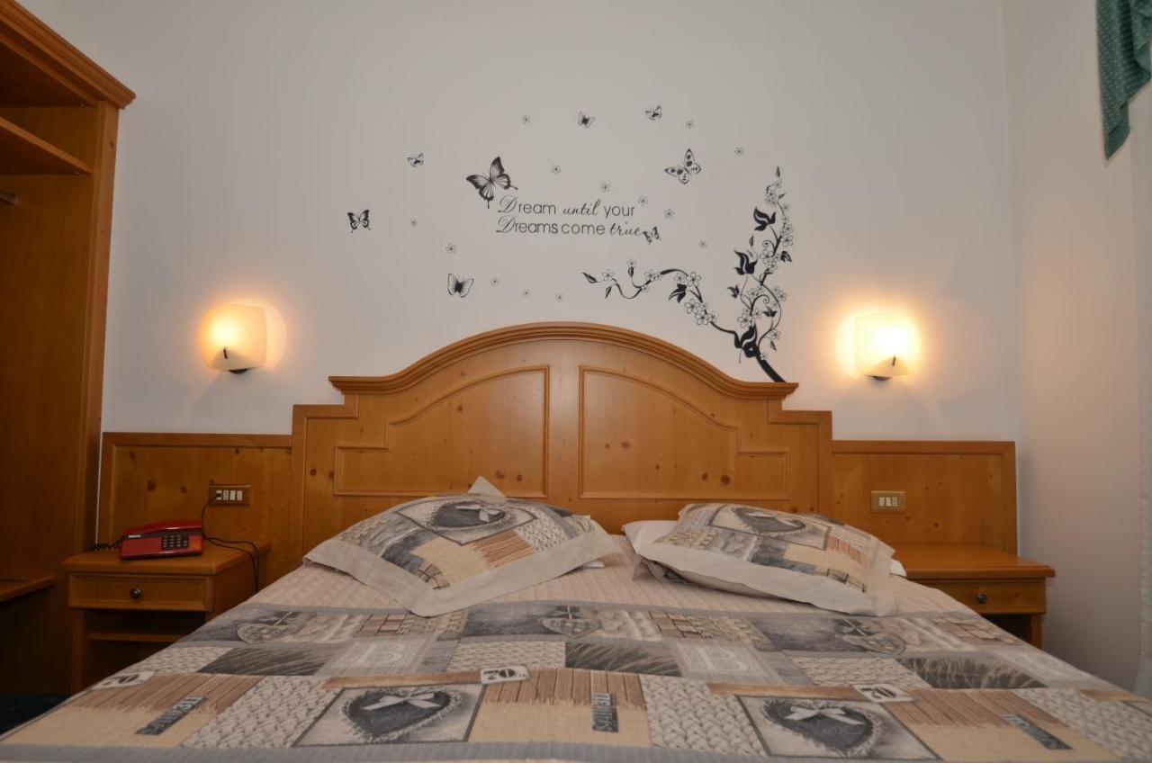 Hotel Albe ร็อคคา ปิเอโตเร ภายนอก รูปภาพ
