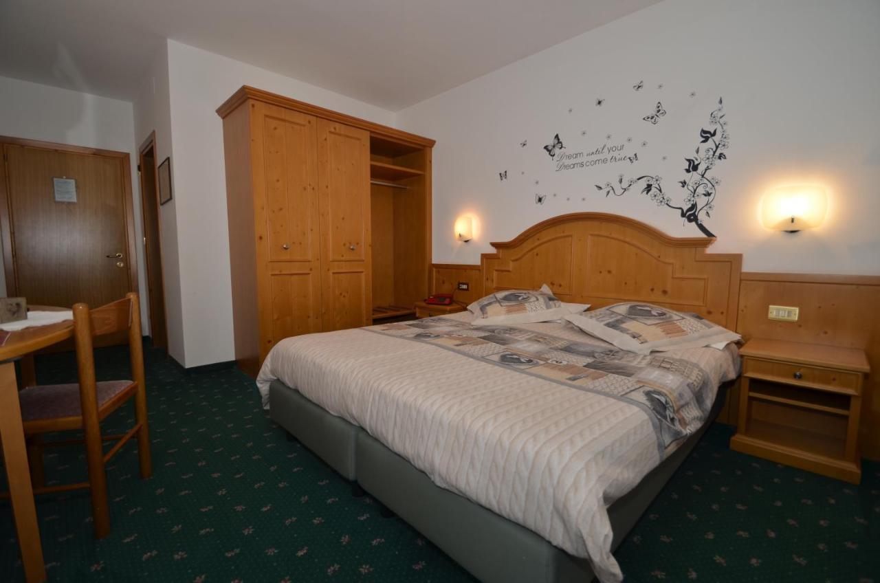 Hotel Albe ร็อคคา ปิเอโตเร ภายนอก รูปภาพ